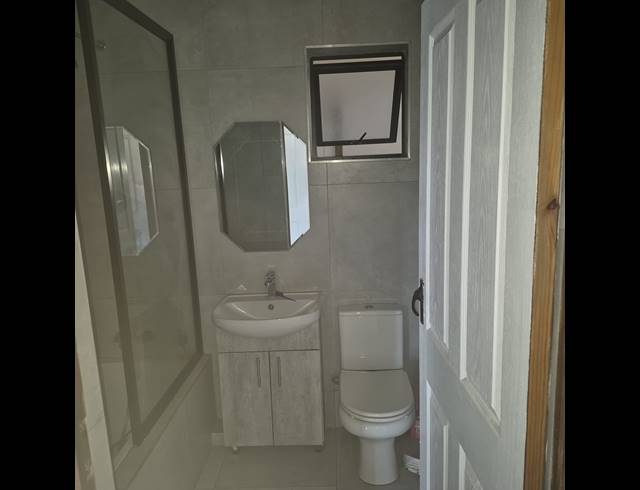 2 BEDROOM FLAT TO LET IN MONTCLAIR